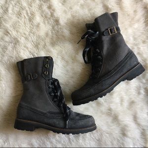 Size 7.5 Patagonia Tinge Shed Gray winter boots.